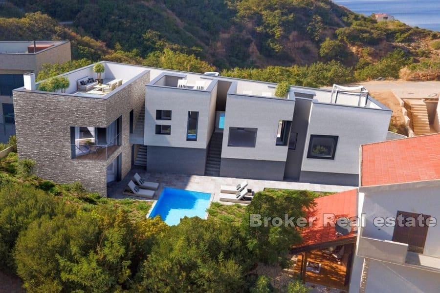 Villa mit Pool und Meerblick