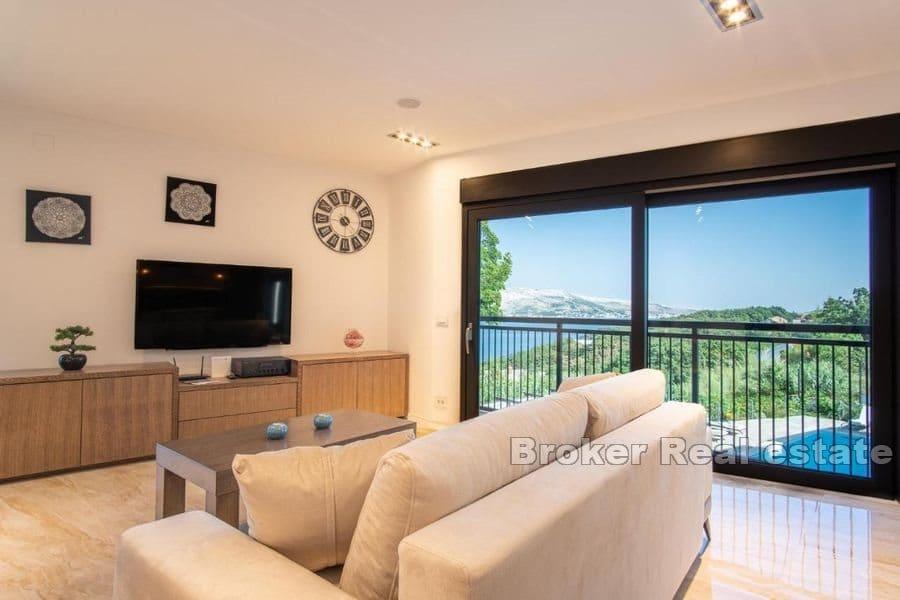 Villa mit Pool und Meerblick