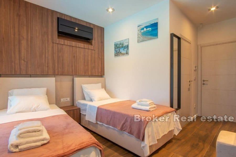 Villa mit Pool und Meerblick