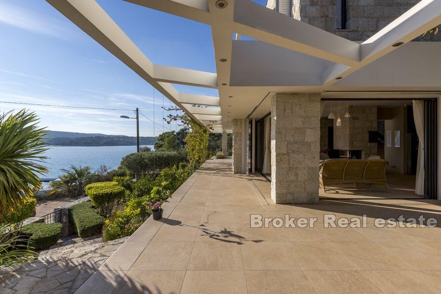 Villa moderne en bord de mer