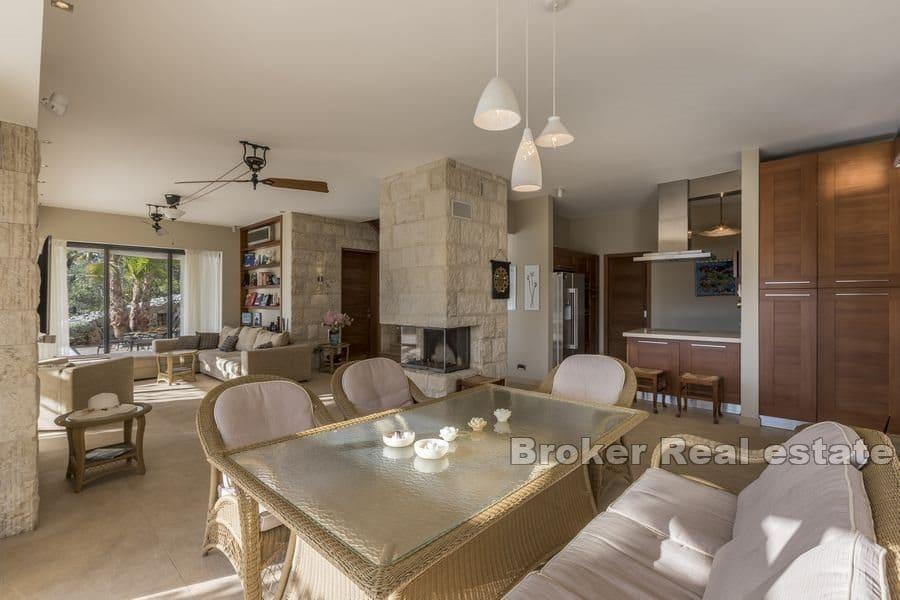 Современная вилла у моря