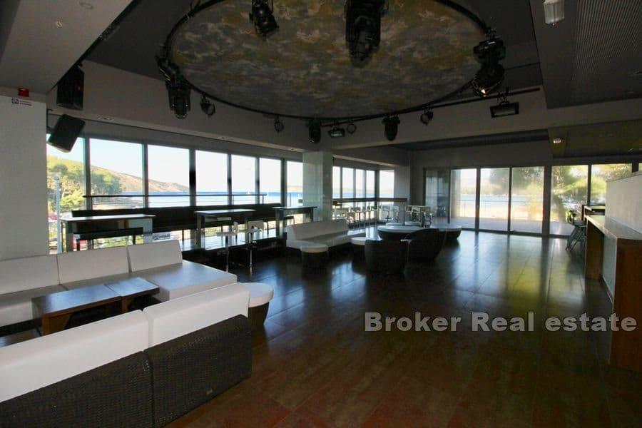 Przestrzeń biznesowa w pierwszym rzędzie do morza