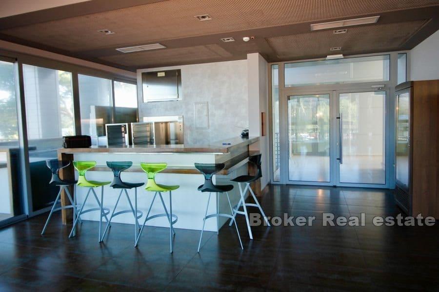 Bussines utrymme i första raden till havet