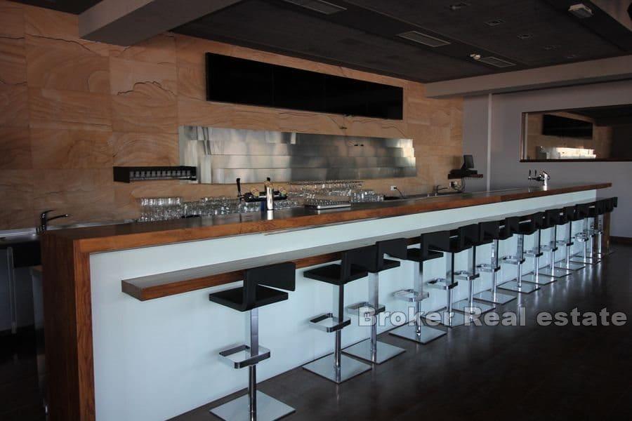 Obchodní prostor v první řadě k moři