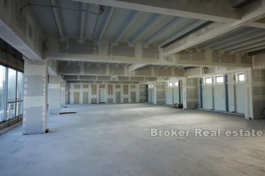 Espace commercial au premier rang de la mer