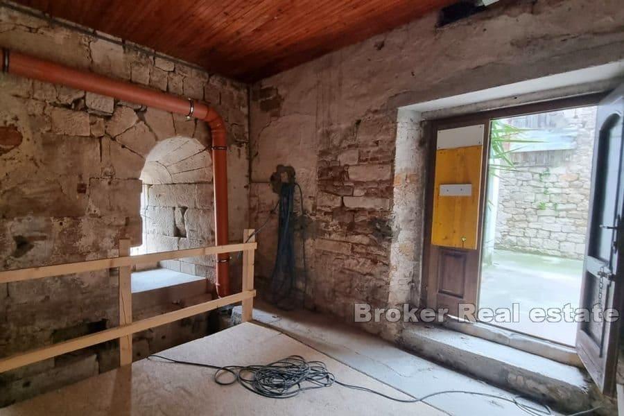 Obchodní prostory v srdci Diokleciánova paláce