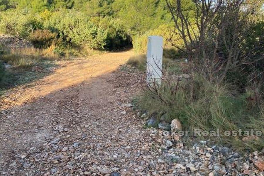 Poljoprivredno zemljište s pogledom na more