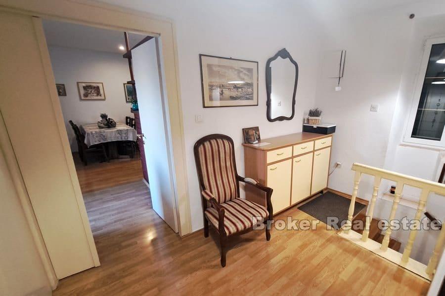 Appartement de quatre pièces dans le centre ancien