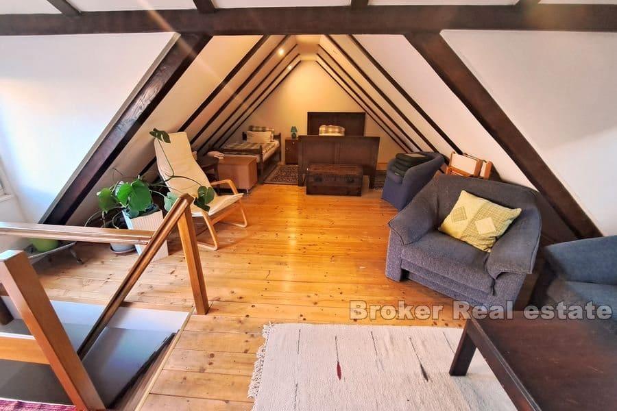 Appartement de quatre pièces dans le centre ancien