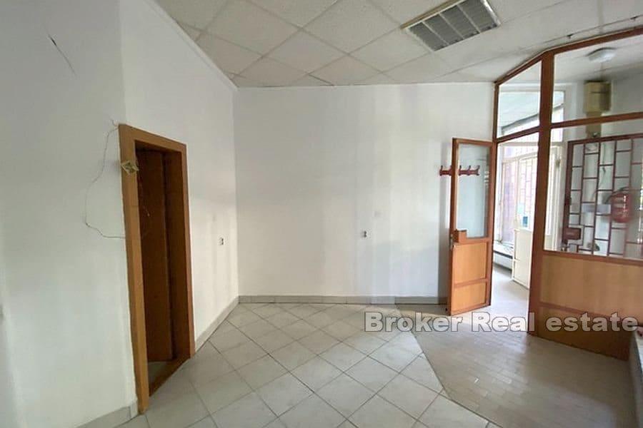 Obchodní prostory v přízemí