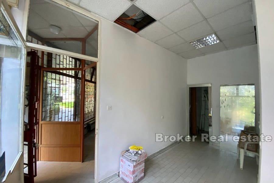 Obchodní prostory v přízemí