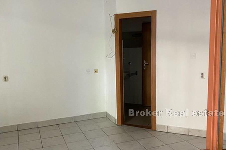 Obchodní prostory v přízemí