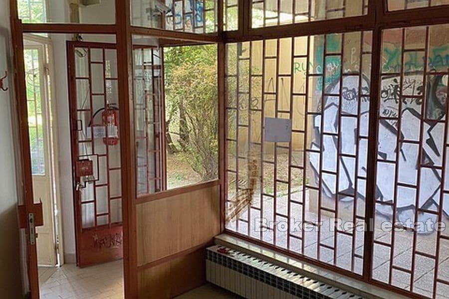 Obchodní prostory v přízemí