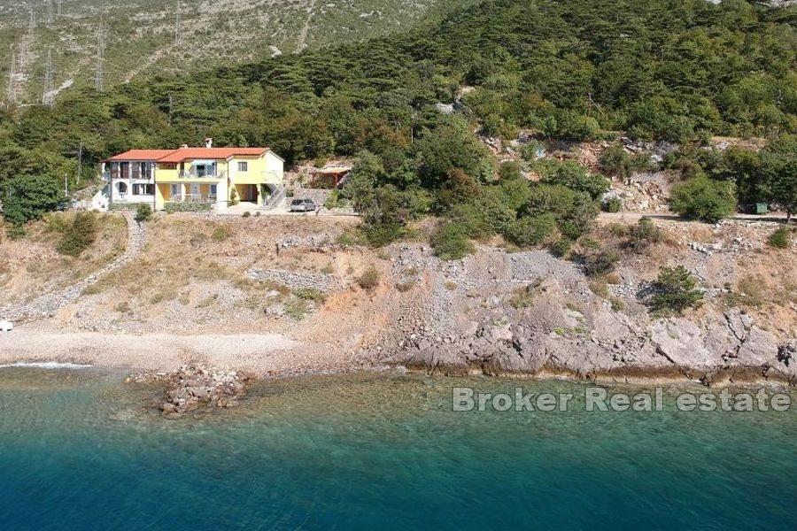 Apartment house first row to the sea