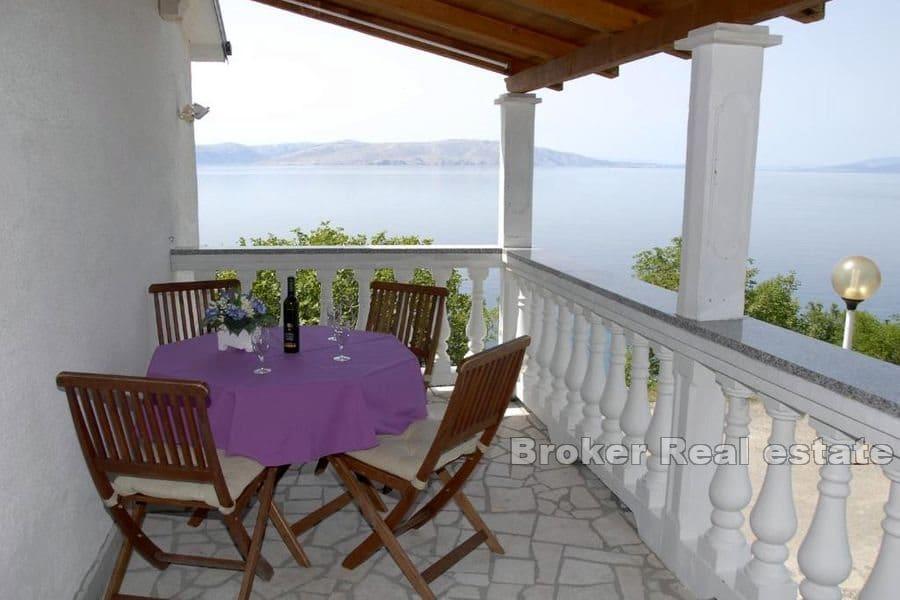Apartment house first row to the sea