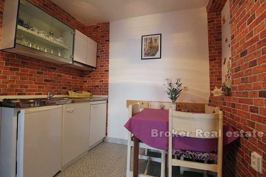 Многоквартирный дом в первом ряду от моря