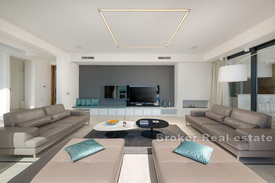 Роскошная вилла с открытым видом на море