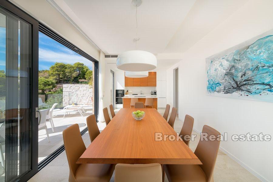 Villa de luxe avec vue dégagée sur la mer