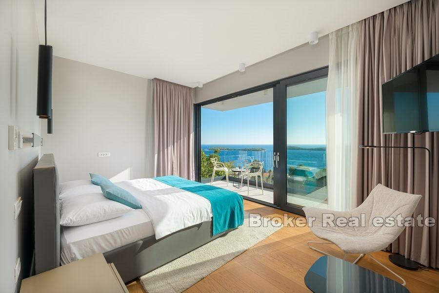 Villa de luxe avec vue dégagée sur la mer