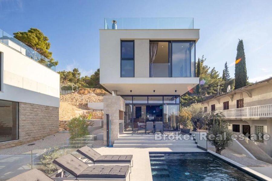 Luxury villa near the sea