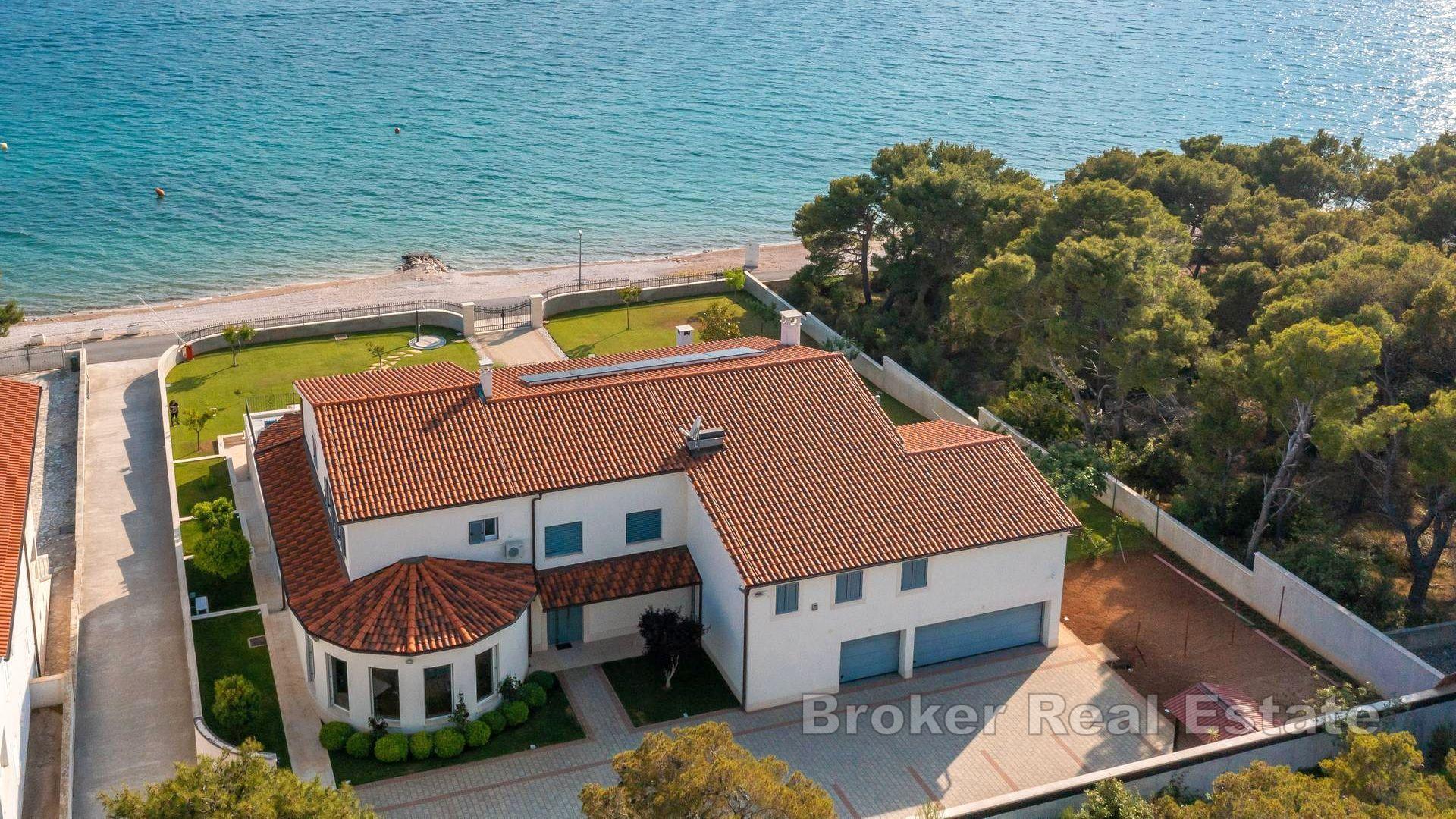 Luksuzno imanje prvi red do mora