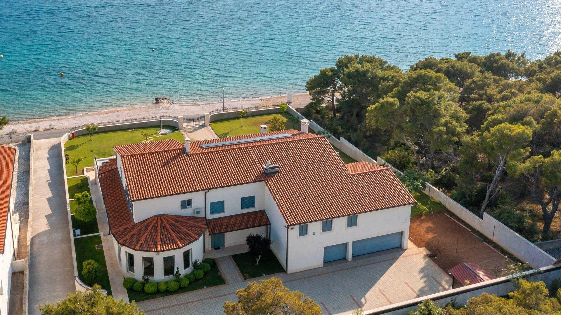 Luksuzno imanje prvi red do mora