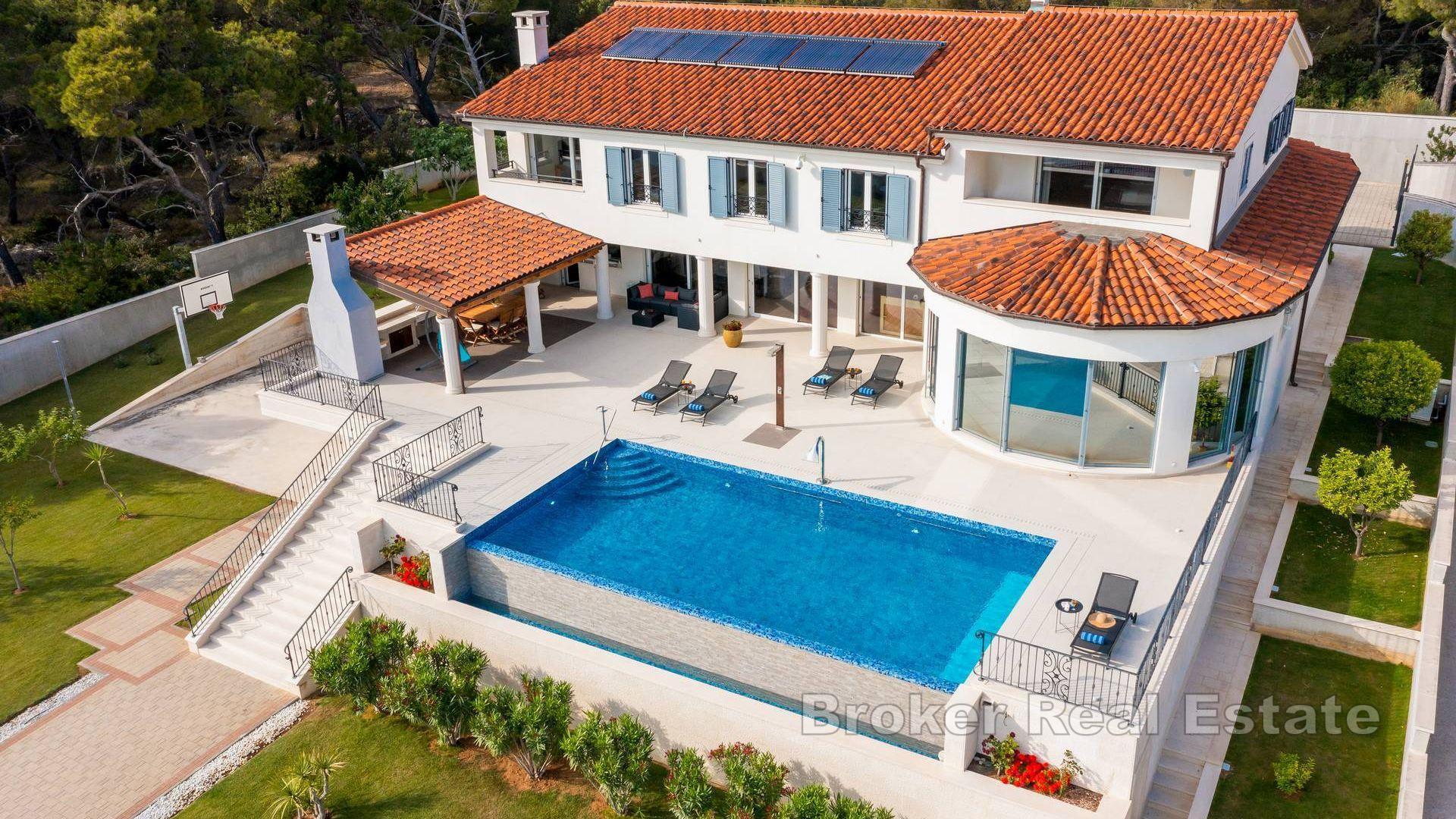 Luksuzno imanje prvi red do mora