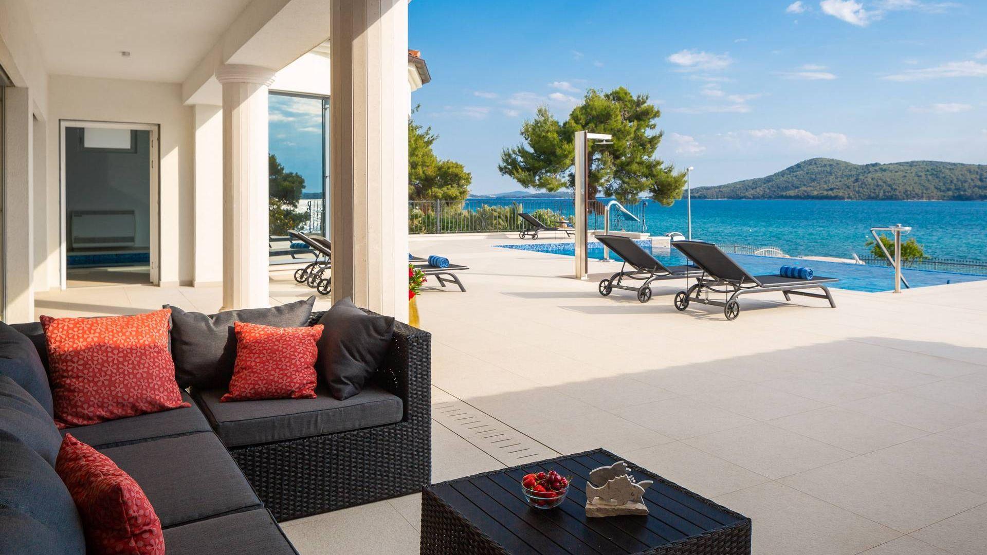 Luxusní nemovitost v první řadě k moři