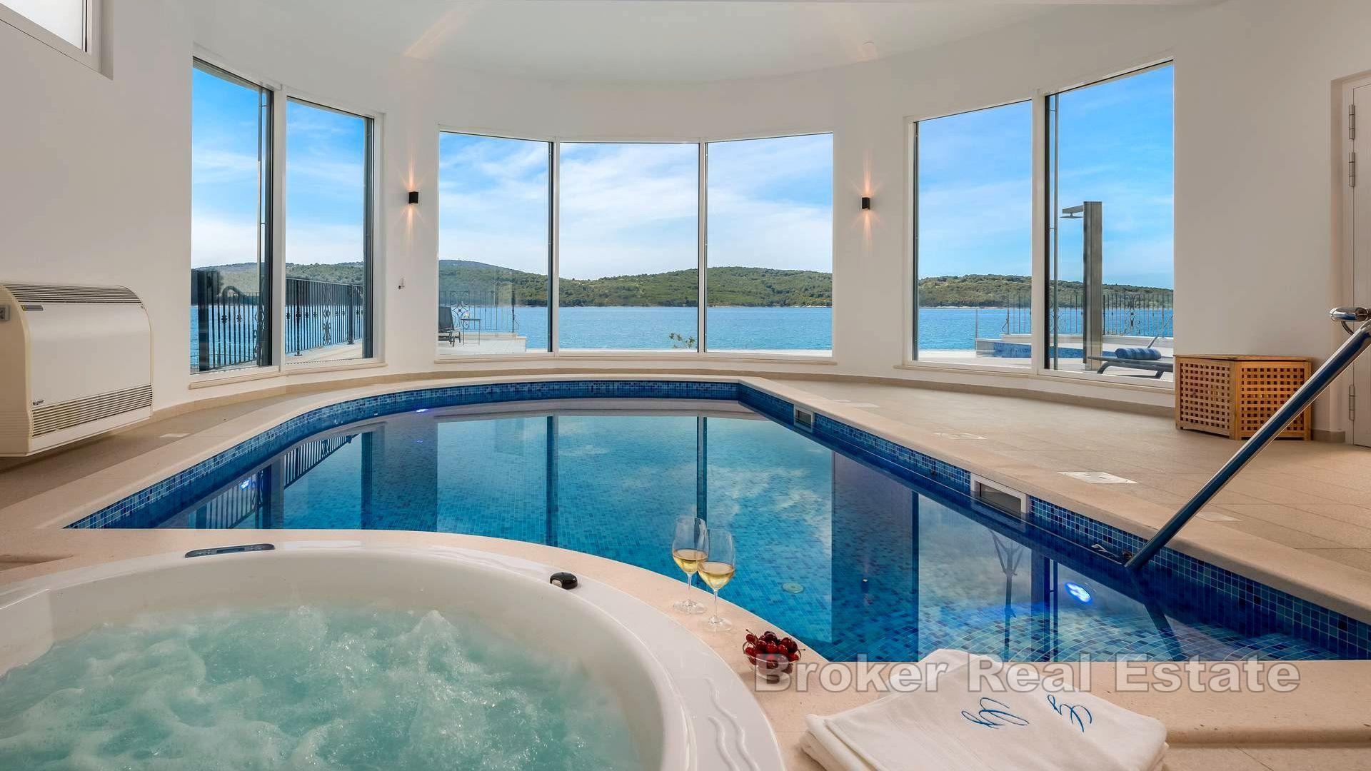 Luksuzno imanje prvi red do mora