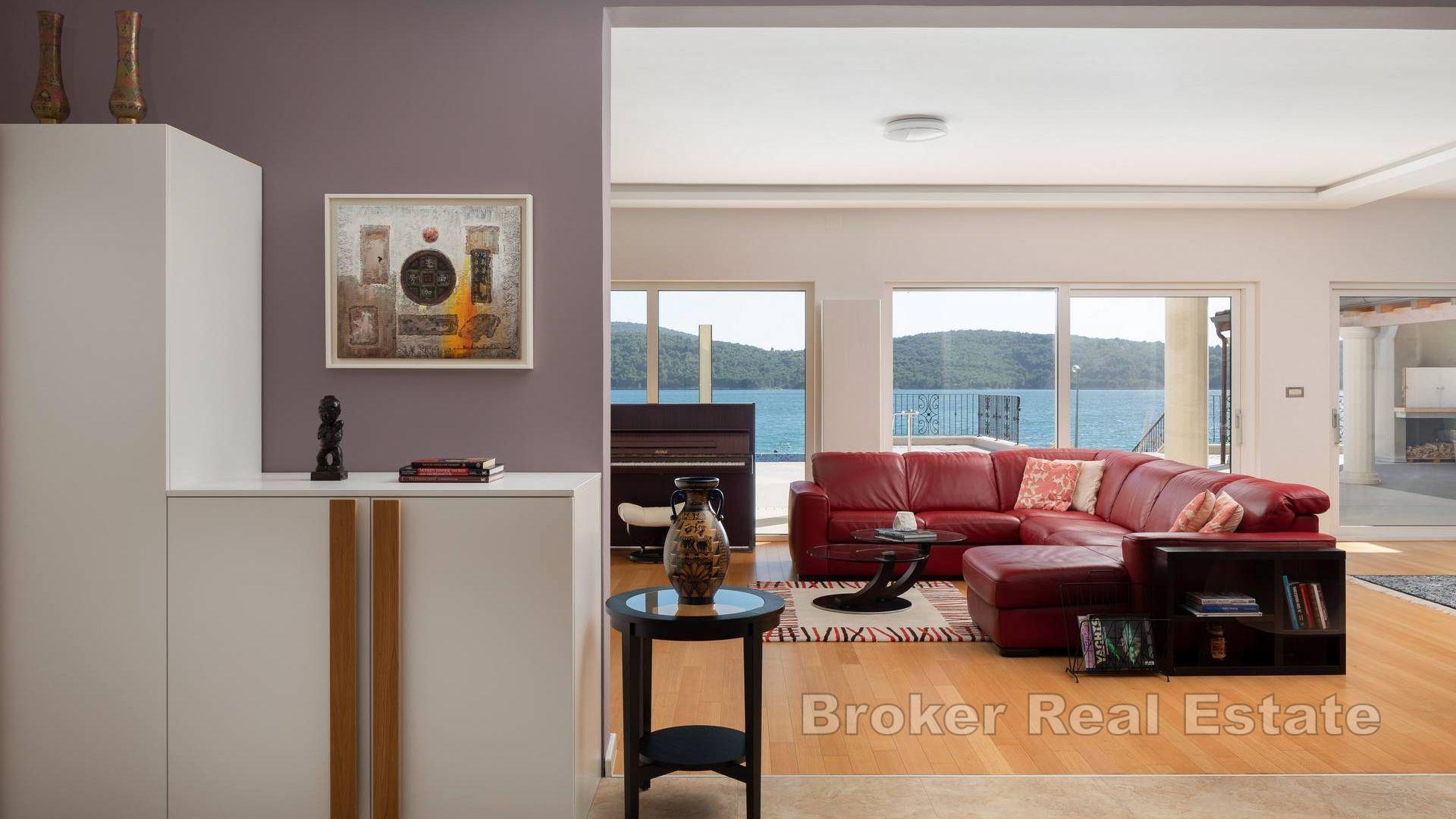 Luksuzno imanje prvi red do mora