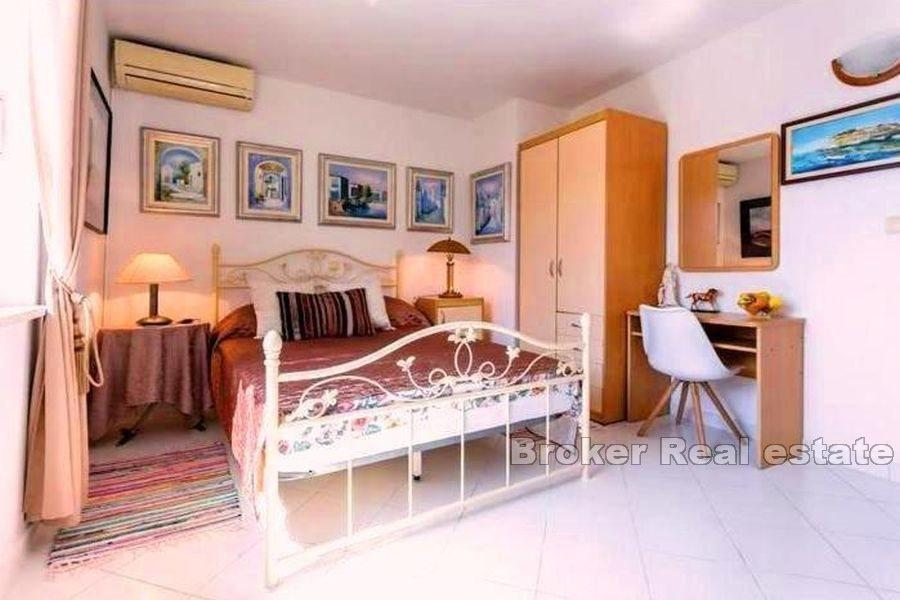 Maison première rangée de la mer