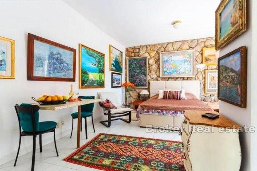 Maison première rangée de la mer