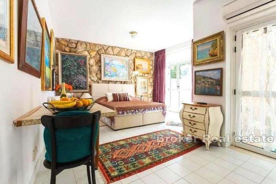 Maison première rangée de la mer