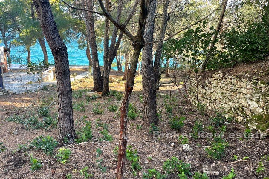 Building land in the first row to the sea