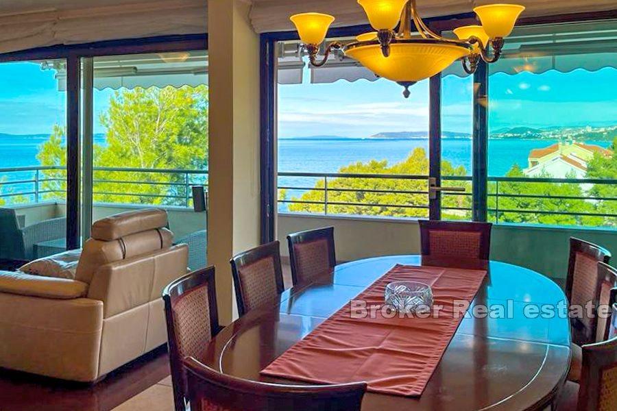 Luxury apartment with a beautiful view of the sea
