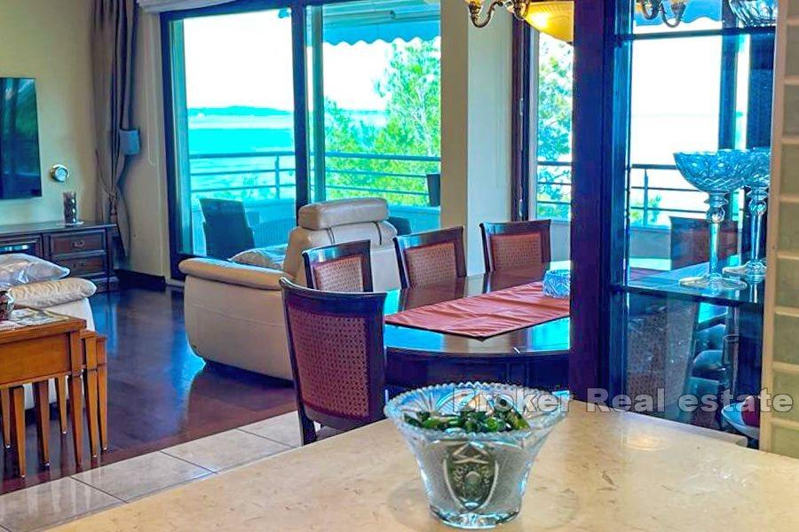 Luxury apartment with a beautiful view of the sea