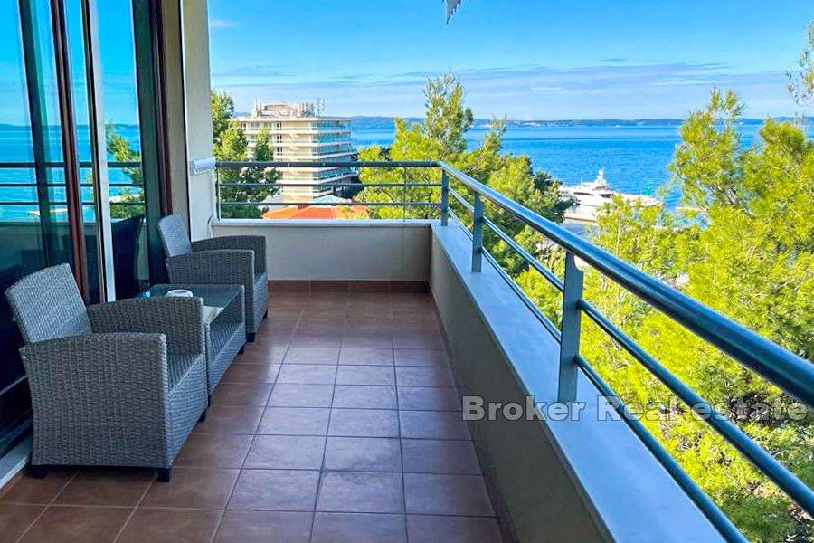 Luxury apartment with a beautiful view of the sea