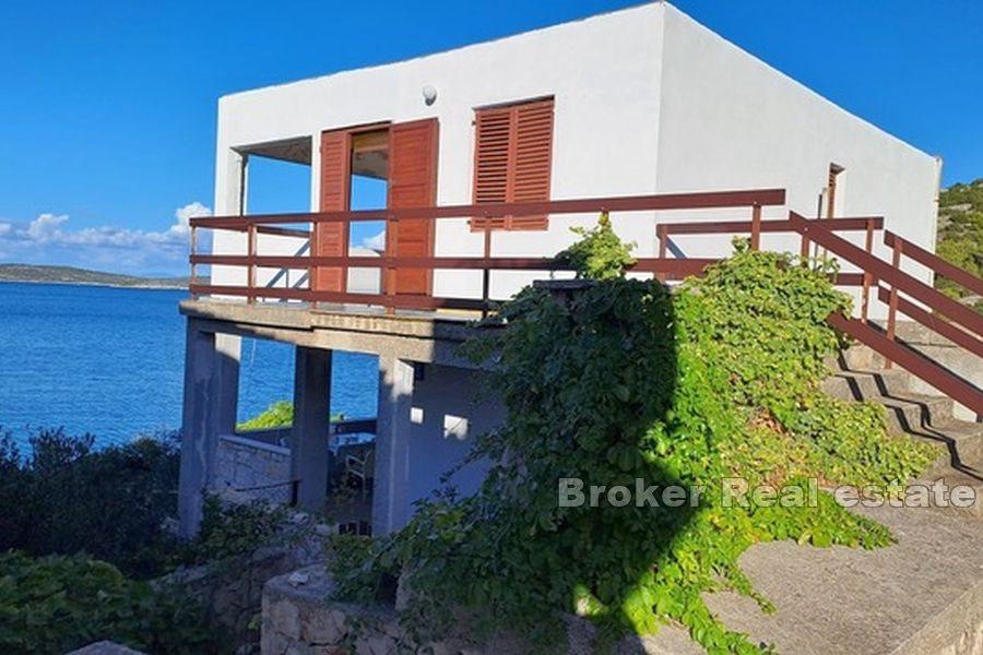 Žirje, kuća prvi red do mora