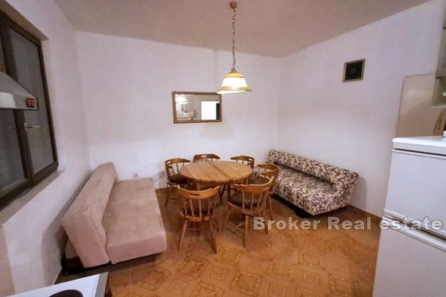 Žirje, hus första raden till havet