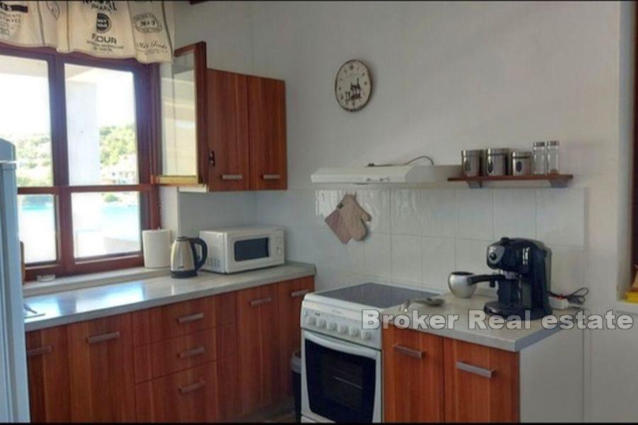 Žirje, kuća prvi red do mora