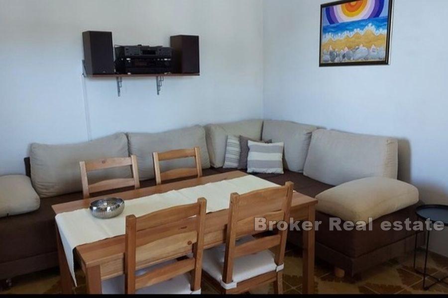 Žirje, kuća prvi red do mora