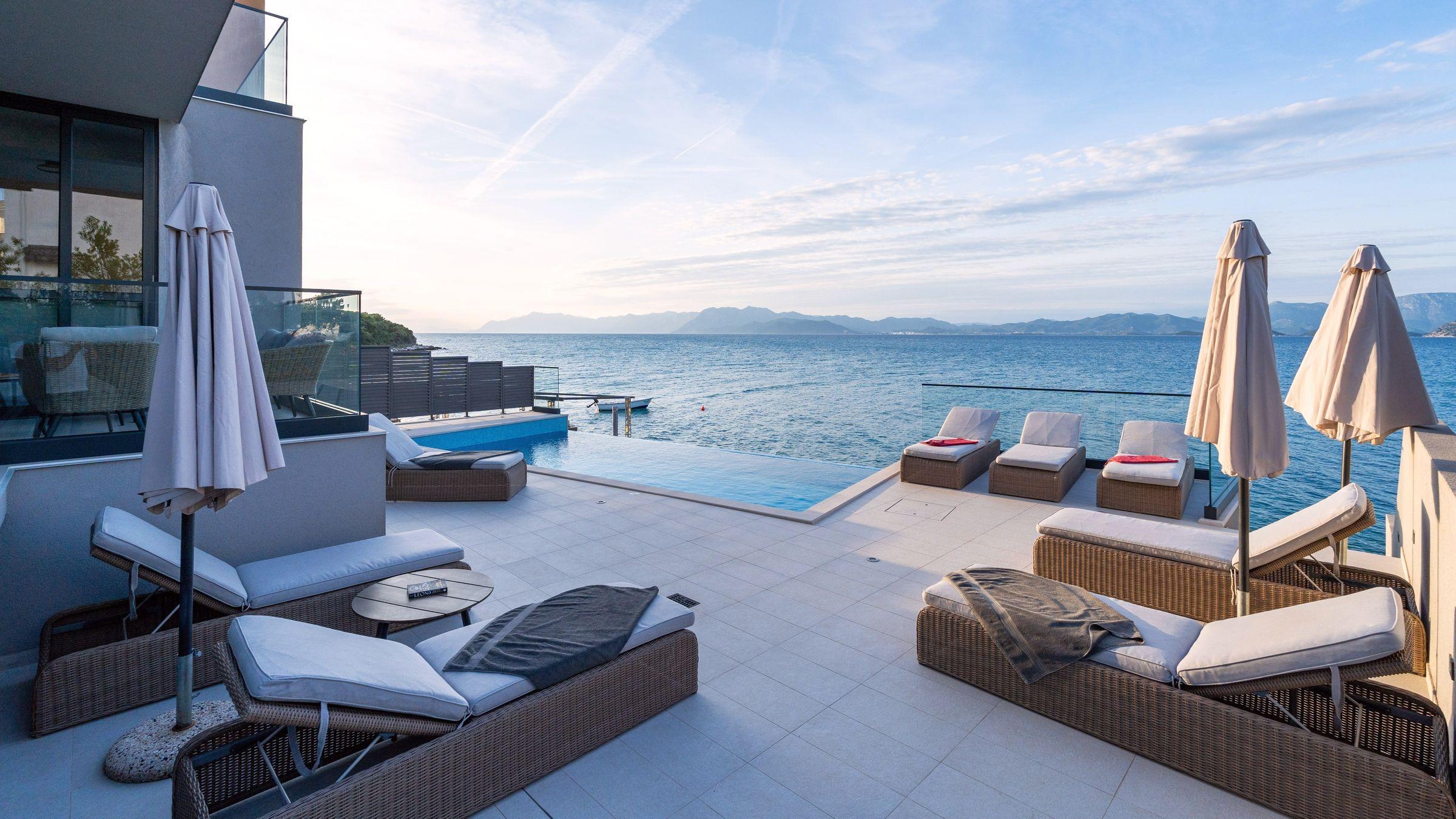 01--5259-30-Dubrovnik-house-in-first-row-to-the-sea-for-sale