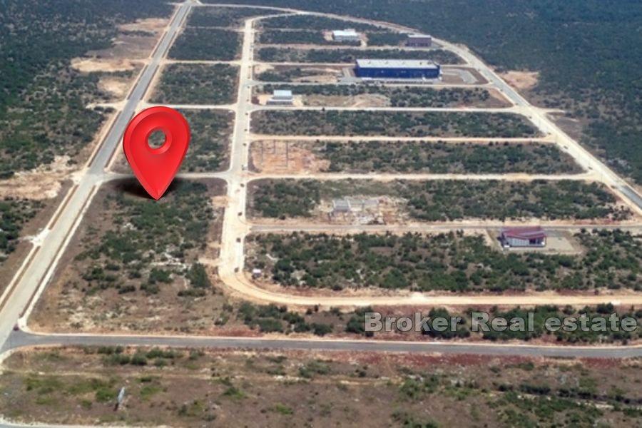 Grundstück mit einem Projekt in der Wirtschaftszone