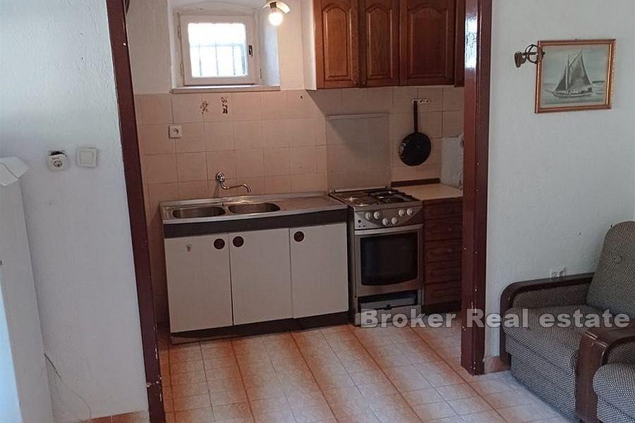 Kuća za renovaciju blizu mora