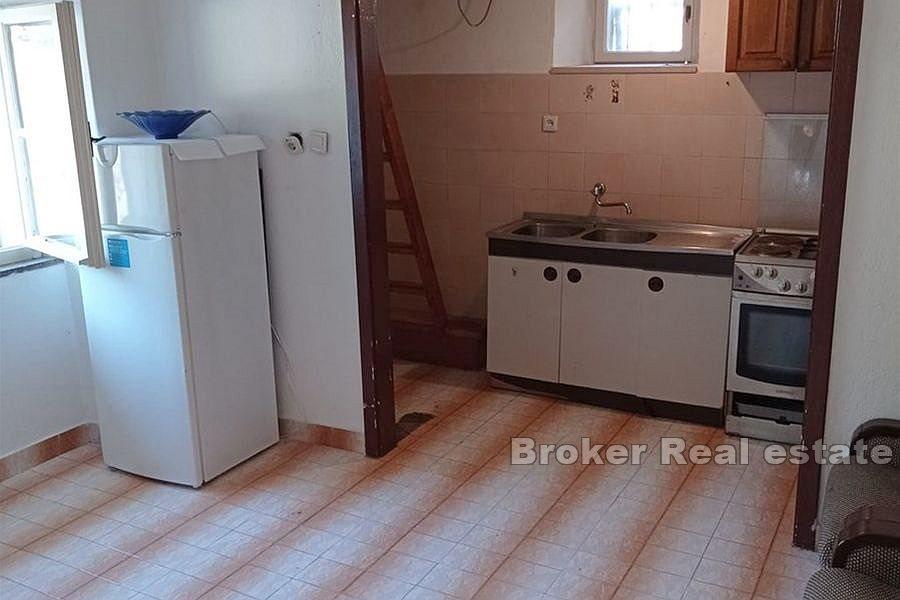 Hus för renovering nära havet