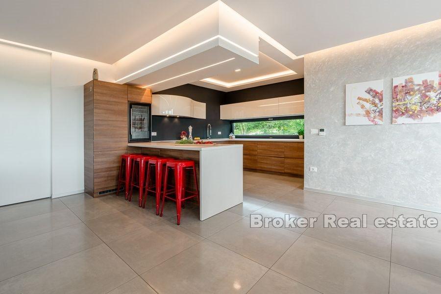 Вилла с бассейном