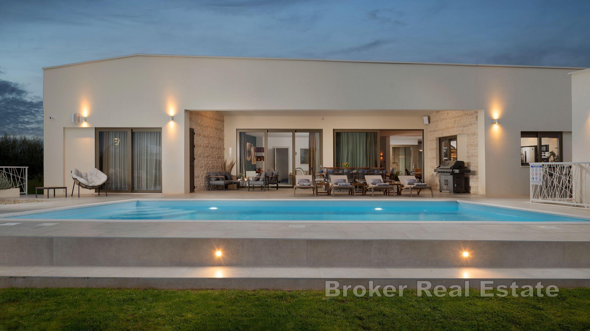 Modernt hus med pool