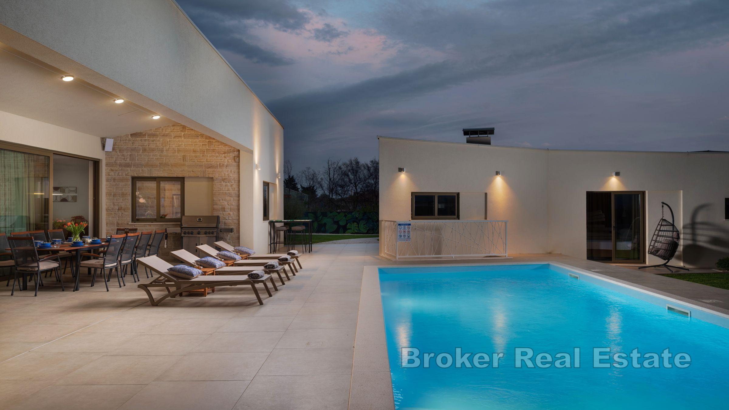 Modernt hus med pool