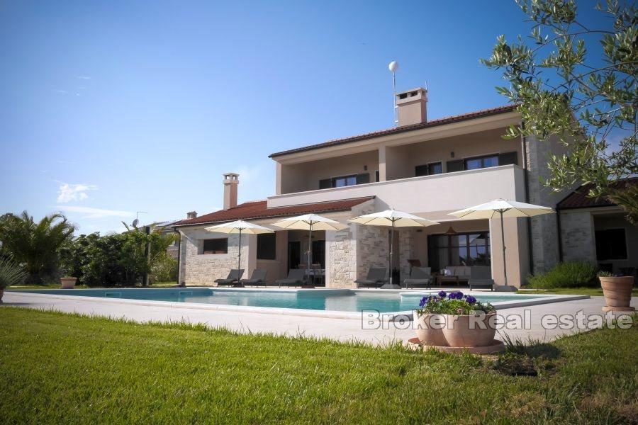 Villa moderne avec piscine