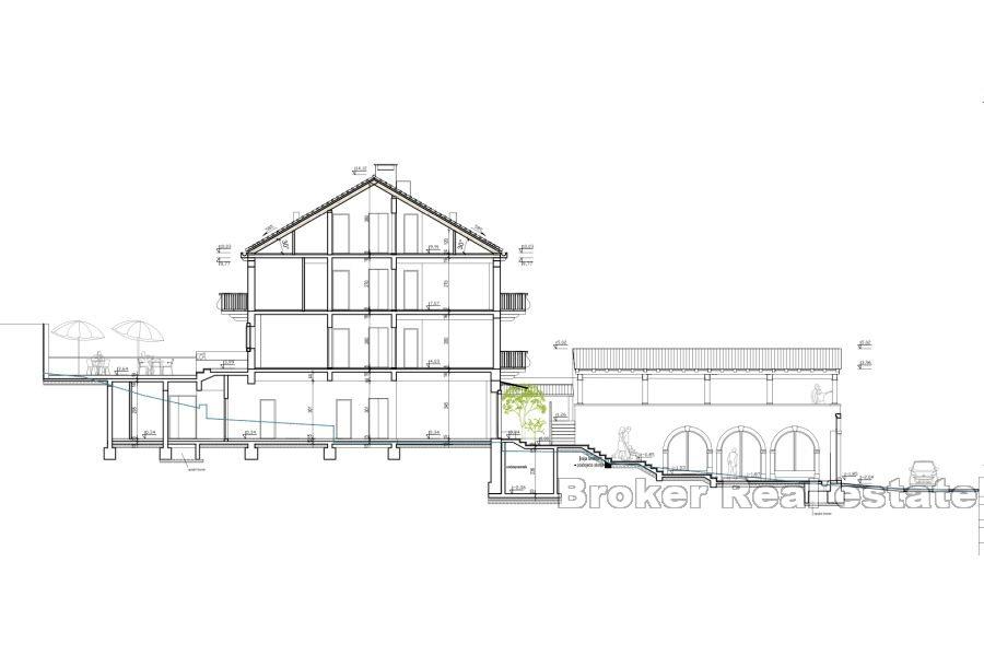 Maison à rénover, première rangée de la mer